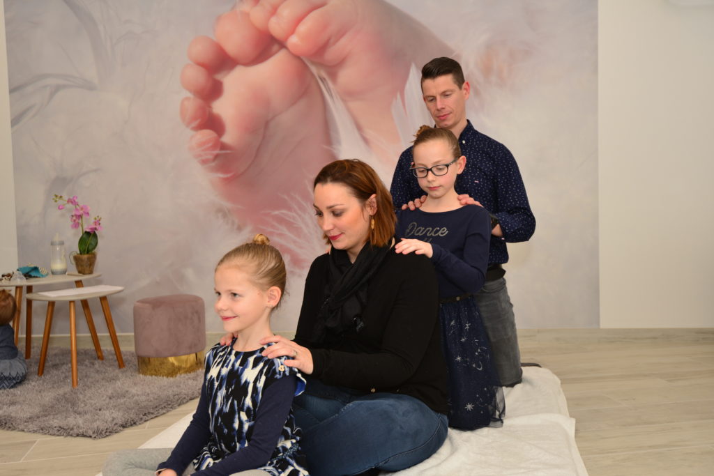 massage en famille entre parents et enfants